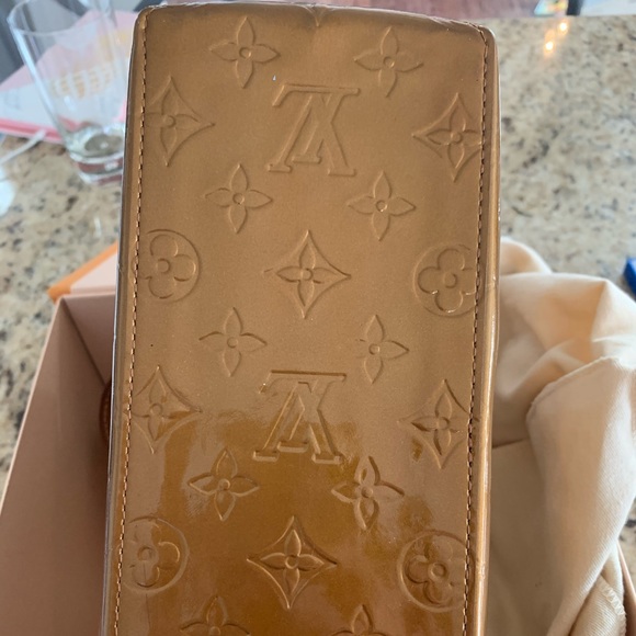 Authentic Louis Vuitton Vernis Reade PM - Picture 2 of 8